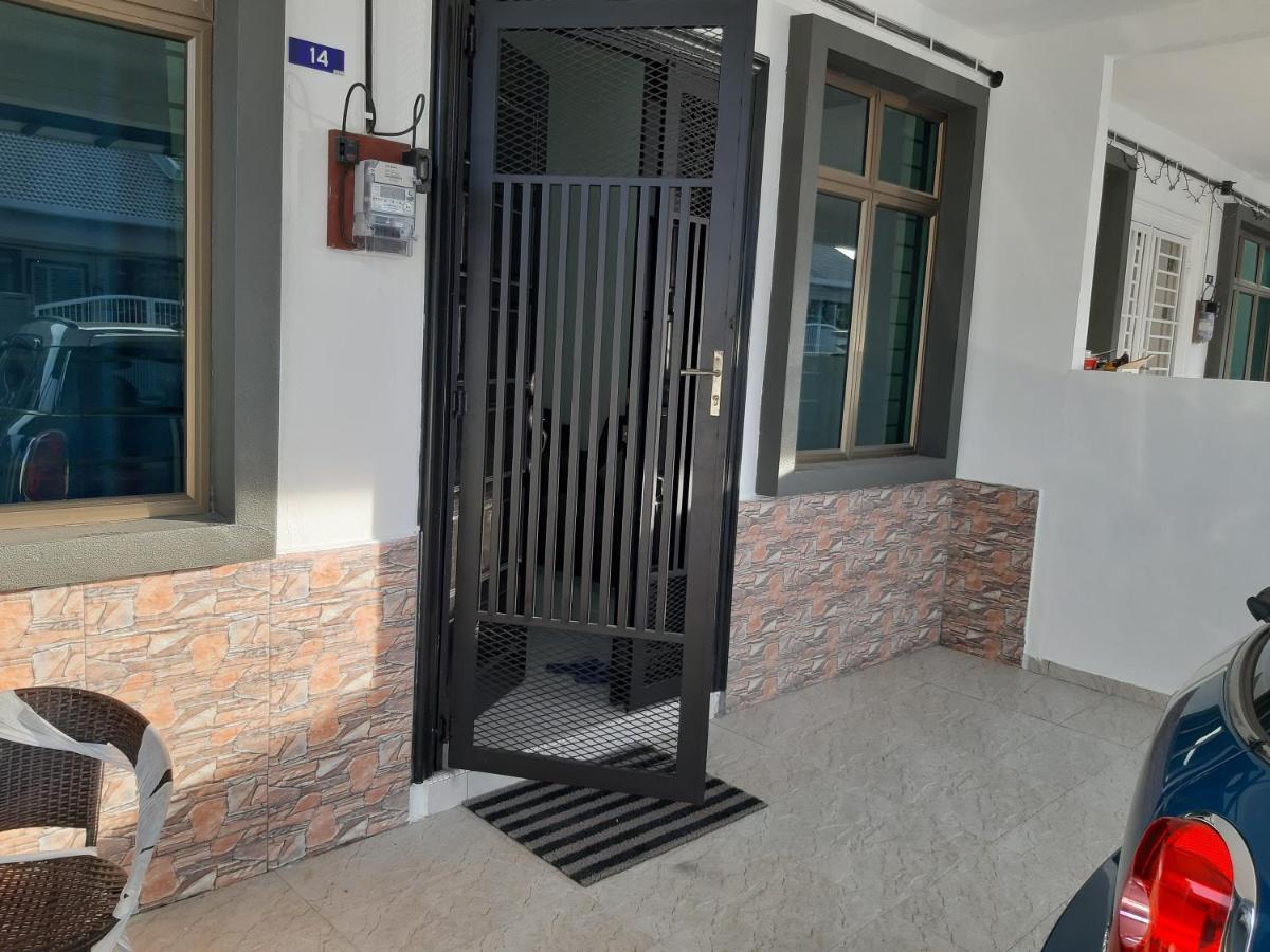 Rumah Armand Melaka 4Br Fully Aircond Exteriör bild